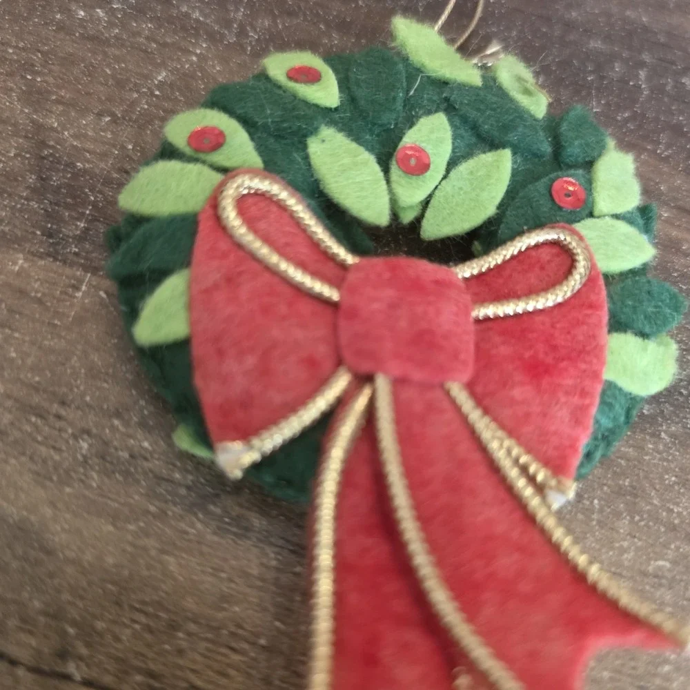 Wreath Christmas Tree Ornament‎ Green Red Gold Felt Bow Sequins Holiday Decor